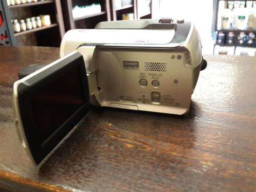 Panasonic SDR-H20 Video camera with 32 x Optical zoom and 30GB HDD